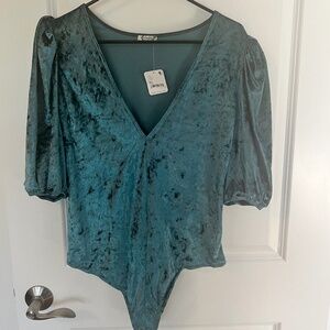 Free People short sleeve velvet body suit  XL